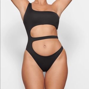 SKIMS SWIM ONE SHOULDER MONOKINI